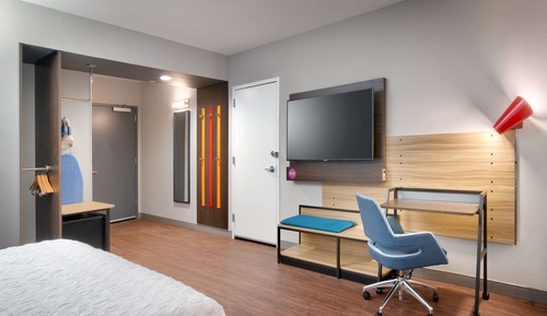 Room, 1 King Bed, Accessible (Roll-In Shower, Mobility & Hearing)