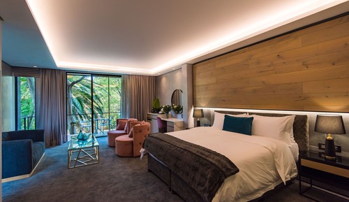 Suite, 1 King Bed, Balcony, Garden View