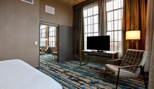 Suite, 1 King Bed, River View