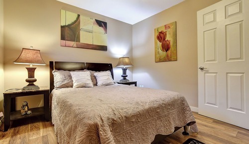 Deluxe Room, Shared bathroom