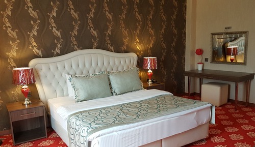 Deluxe Studio Suite