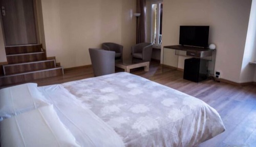 Suite, Jetted Tub