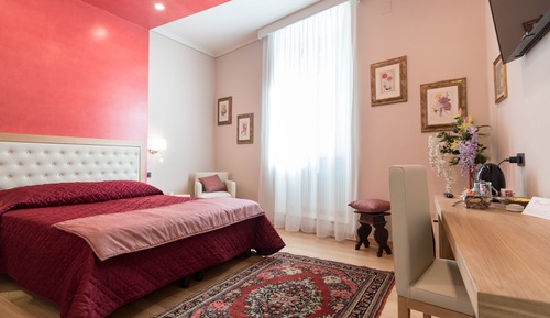 Deluxe Room (Scarlatto)