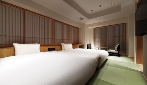 [Fireworks View](in-room Dinner, must start by 8:30PM) Corner Twin, Non Smoking