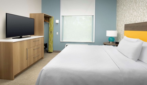 Suite, 1 King Bed, Accessible (Hearing)