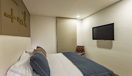 Comfort Studio Suite, 1 King Bed, Concierge Service