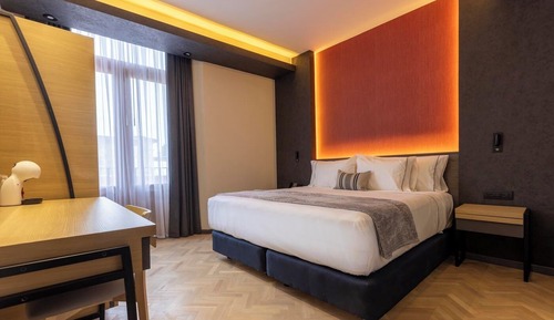 Single Room with Balcony - Pyramid Tower