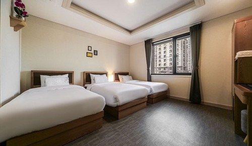Triple Room