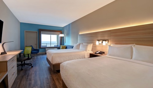 Suite, 2 Queen Beds, Balcony