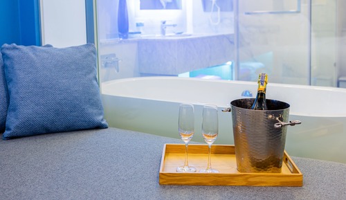 Deluxe Pool Access Room