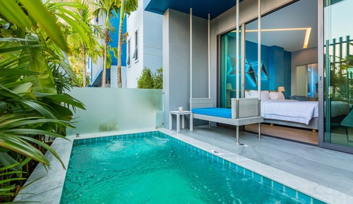 Deluxe Plunge Pool Room