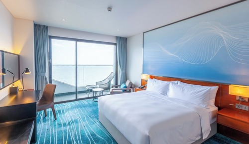 King Deluxe Room Ocean View With Balcony