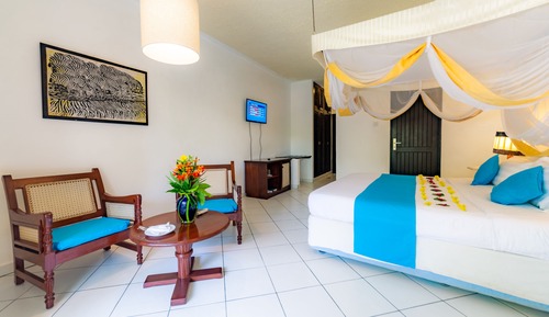 Deluxe Double or Twin Room with Partial Sea View