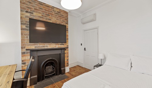 Executive Suite, Shared Bathroom
