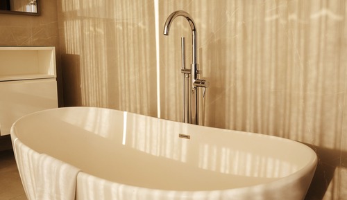 Deluxe Double Room, Bathtub