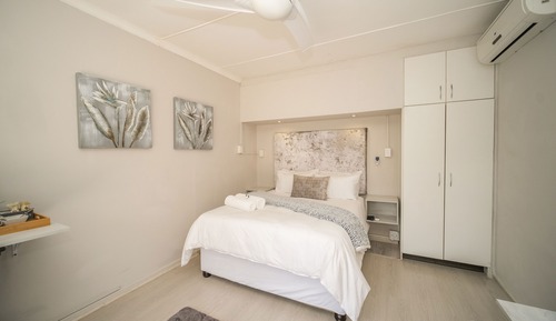 Deluxe Room (Queen 5)