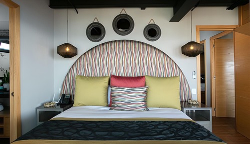 3 Bed 3 Bath First Class Penthouse + Jacuzzi
