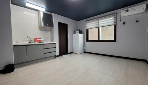Room (Building A Room 103 (Ondol Room) Pet )