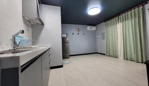 Room (Building A Room 102 (Ondol Room) Pet )