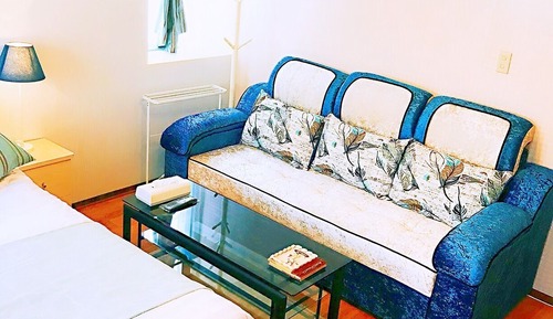 Family Room (201)