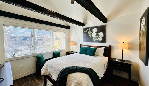 Elite Studio Suite, Kitchen, Courtyard View