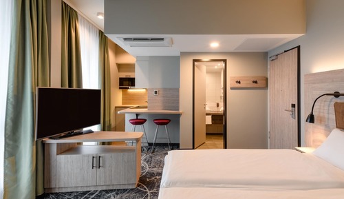 Family Double Room, Multiple Beds, Kitchenette (Modern)
