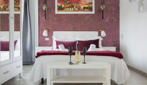 Room, Balcony (King Rossa)