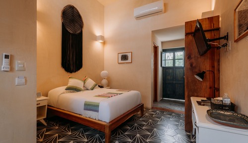 Deluxe Room with Balcony, Air Conditioning and Private Bathroom
