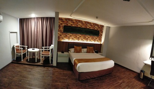 Deluxe Queen Room