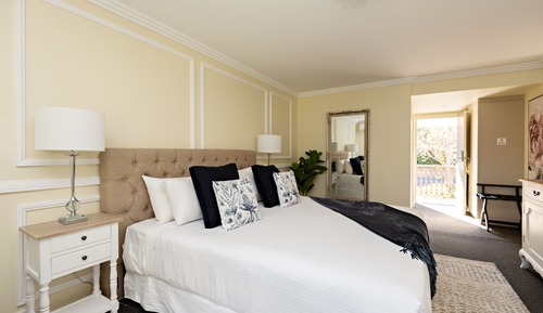 Executive Room, 1 King Bed, Jetted Tub, Free Wi-Fi & Parking