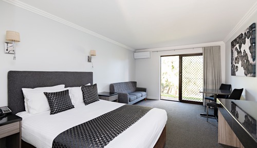 Executive Room, 1 Queen Bed, Lake View, Free Wi-Fi & Parking