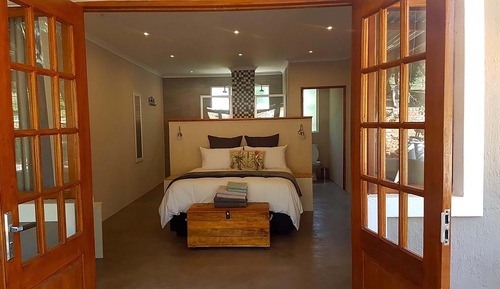 Deluxe Room (2)