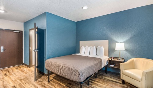Room, 1 Queen Bed, Accessible, Non Smoking (Roll-in Shower)
