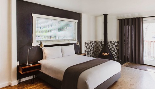 Room, Fireplace (deluxe queen) (20%off spa services)