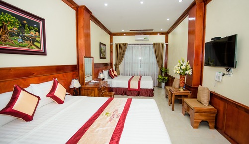 Family Room, 2 Queen Beds, Non Smoking, Mountain View