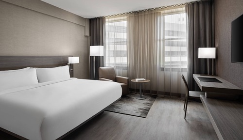 Room, 1 King Bed (Hearing Accessible)