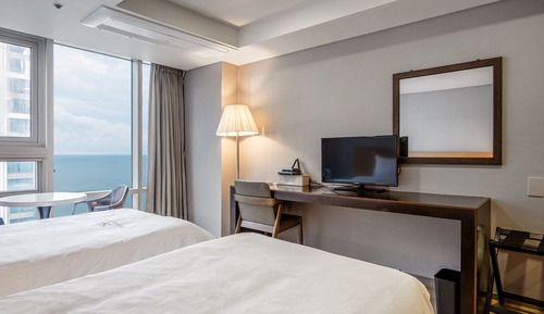 Superior Twin Room, Partial Ocean View