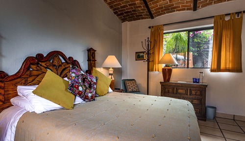 4 La Terraza: 1 Double w/ Large Terraza