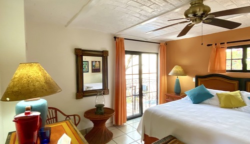 6 El Jardin: 1 King Bed, Shared Balcony