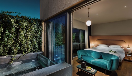 Signature Suite
