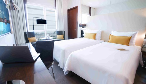 Room, 1 Queen Bed, City View