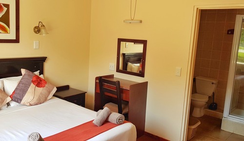 Chalet, 2 Bedrooms (Self Catering 6 Sleeper)