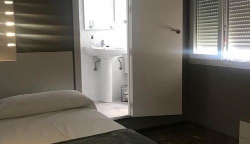 Single Room, Private Bathroom