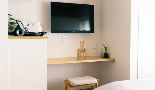 Queen Bed Room