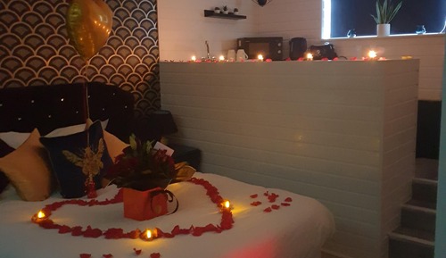 Deluxe Cottage, Ensuite ( Private hot tub ROOM 5)