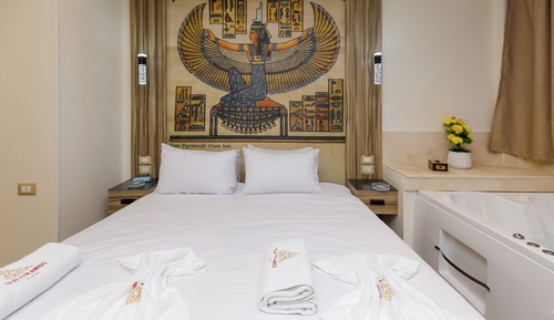Suite, Jetted Tub, City View