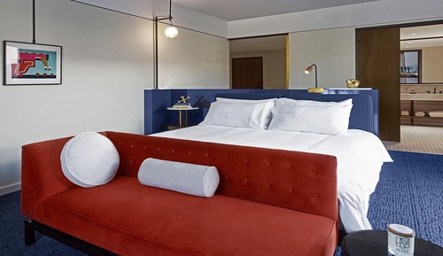 Studio Suite Corner Balcony