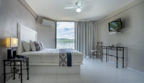 Panoramic Room