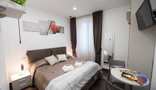 Deluxe Double Room (Elisa)
