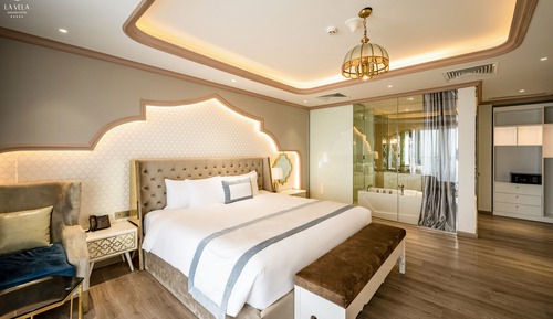 La Vela Club Lounge - Suite (Breakfast and Club benefits included)